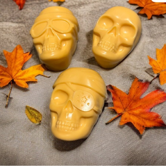 NOT 1 but 3 Bars of Hand Crafted Halloween Skulls Charcoal Soap - Picture 5 of 6